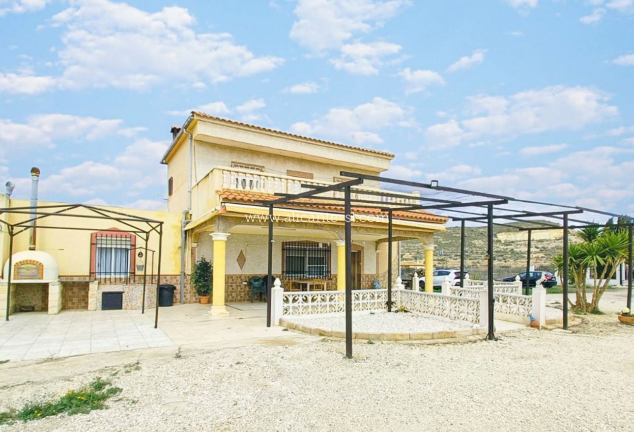 Sale - Villa  - Hondón de las Nieves