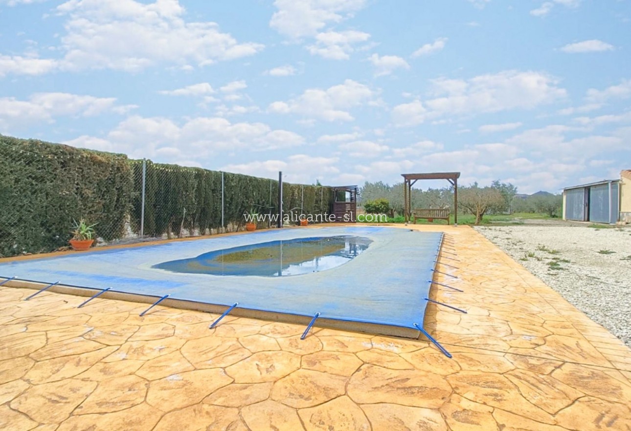 Sale - Villa  - Hondón de las Nieves