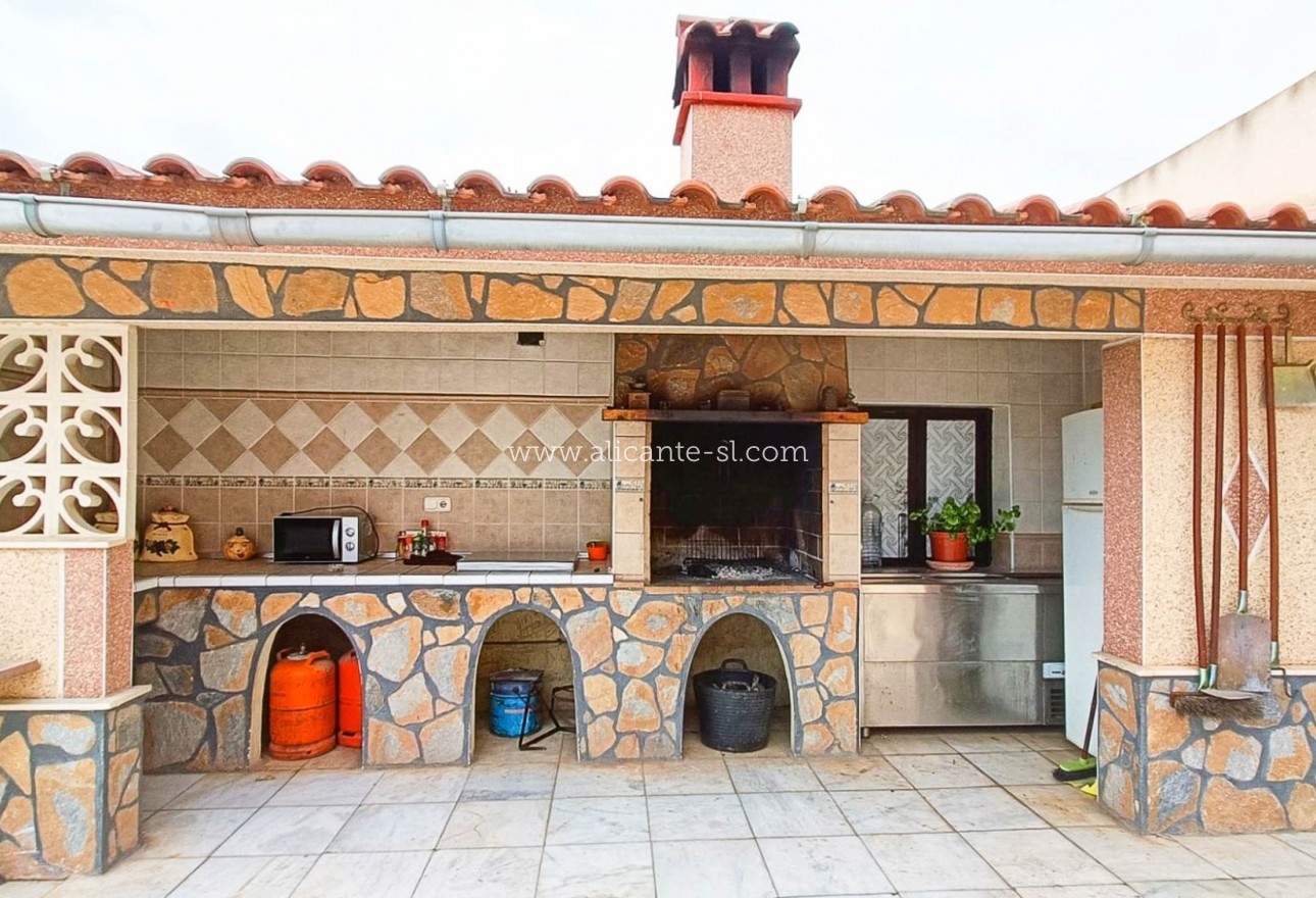 Sale - Villa  - Hondón de las Nieves
