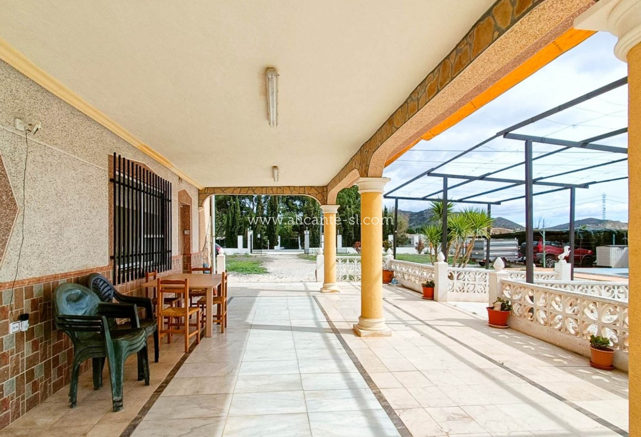 Sale - Villa  - Hondón de las Nieves