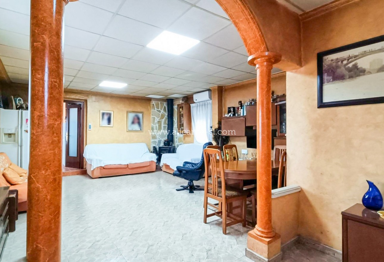 Sale - Villa  - Hondón de las Nieves