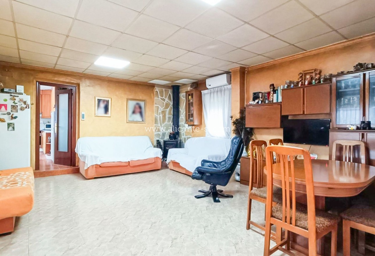 Sale - Villa  - Hondón de las Nieves