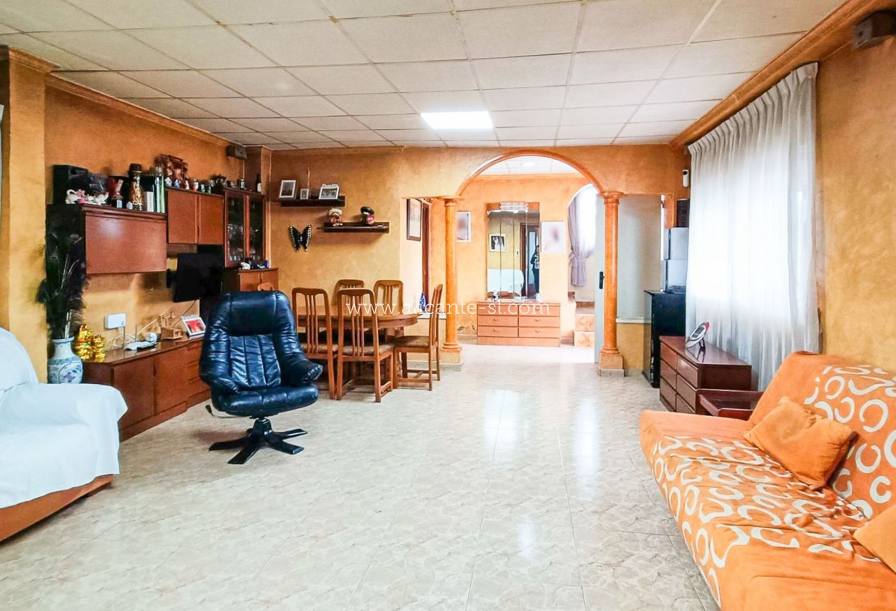 Sale - Villa  - Hondón de las Nieves