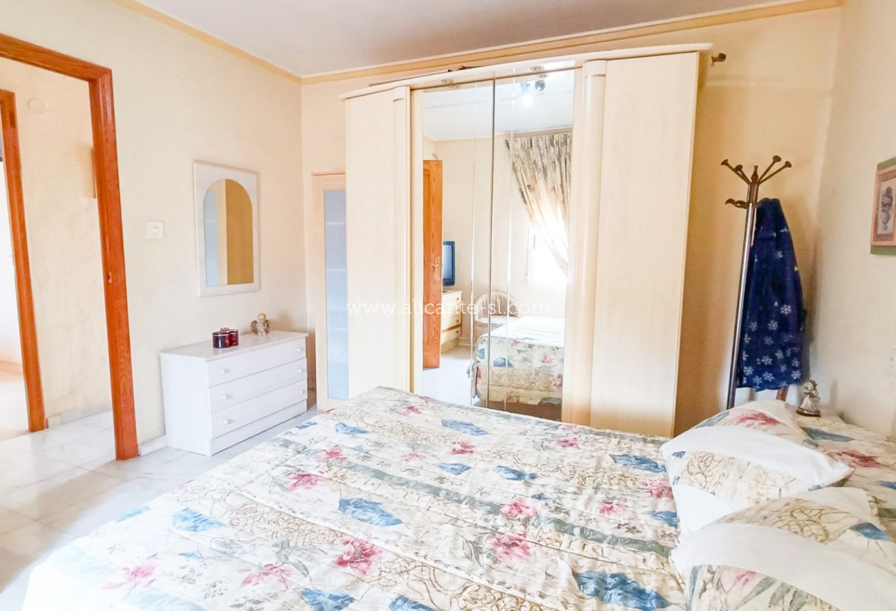 Sale - Villa  - Hondón de las Nieves