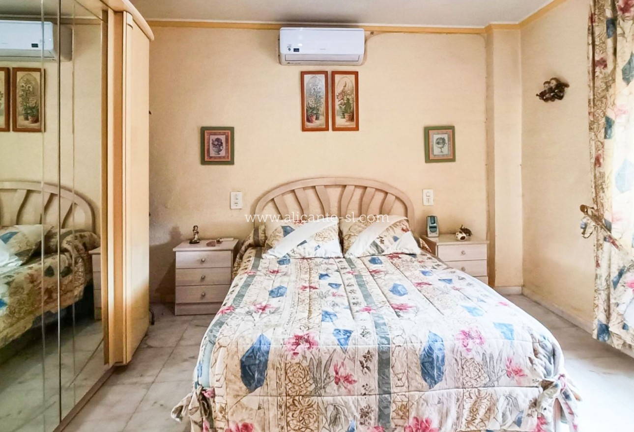 Sale - Villa  - Hondón de las Nieves