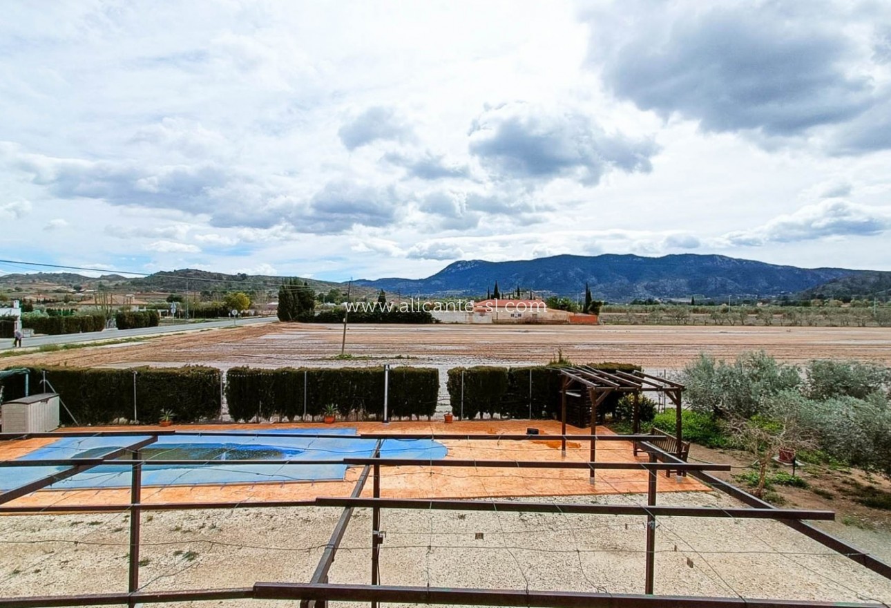 Sale - Villa  - Hondón de las Nieves