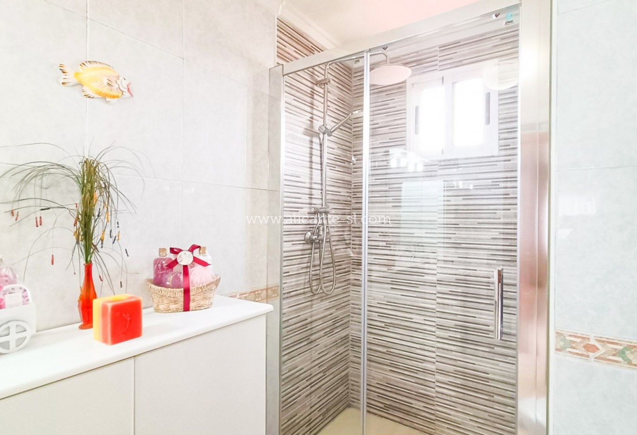 Sale - Villa  - Hondón de las Nieves