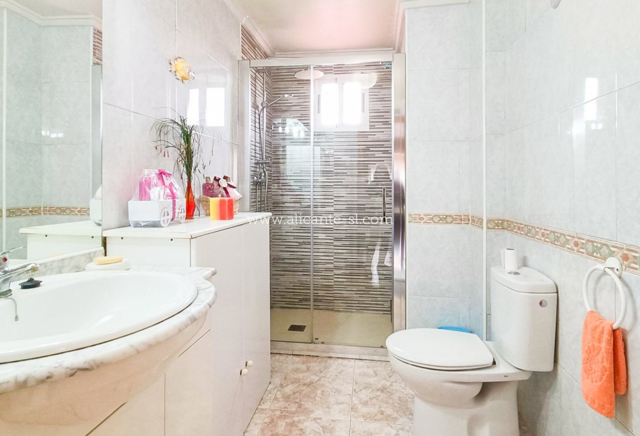 Sale - Villa  - Hondón de las Nieves