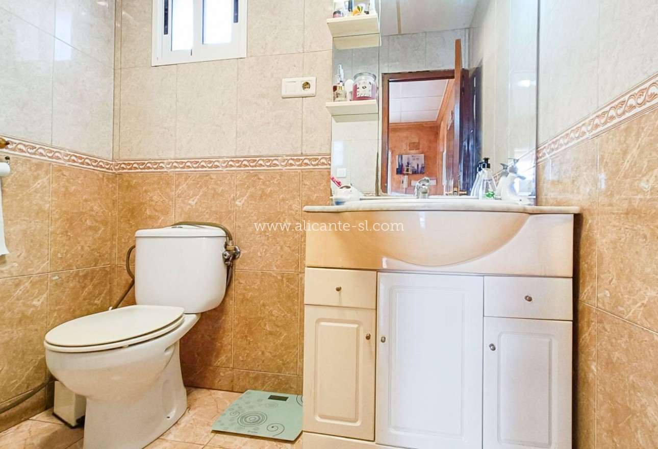 Sale - Villa  - Hondón de las Nieves