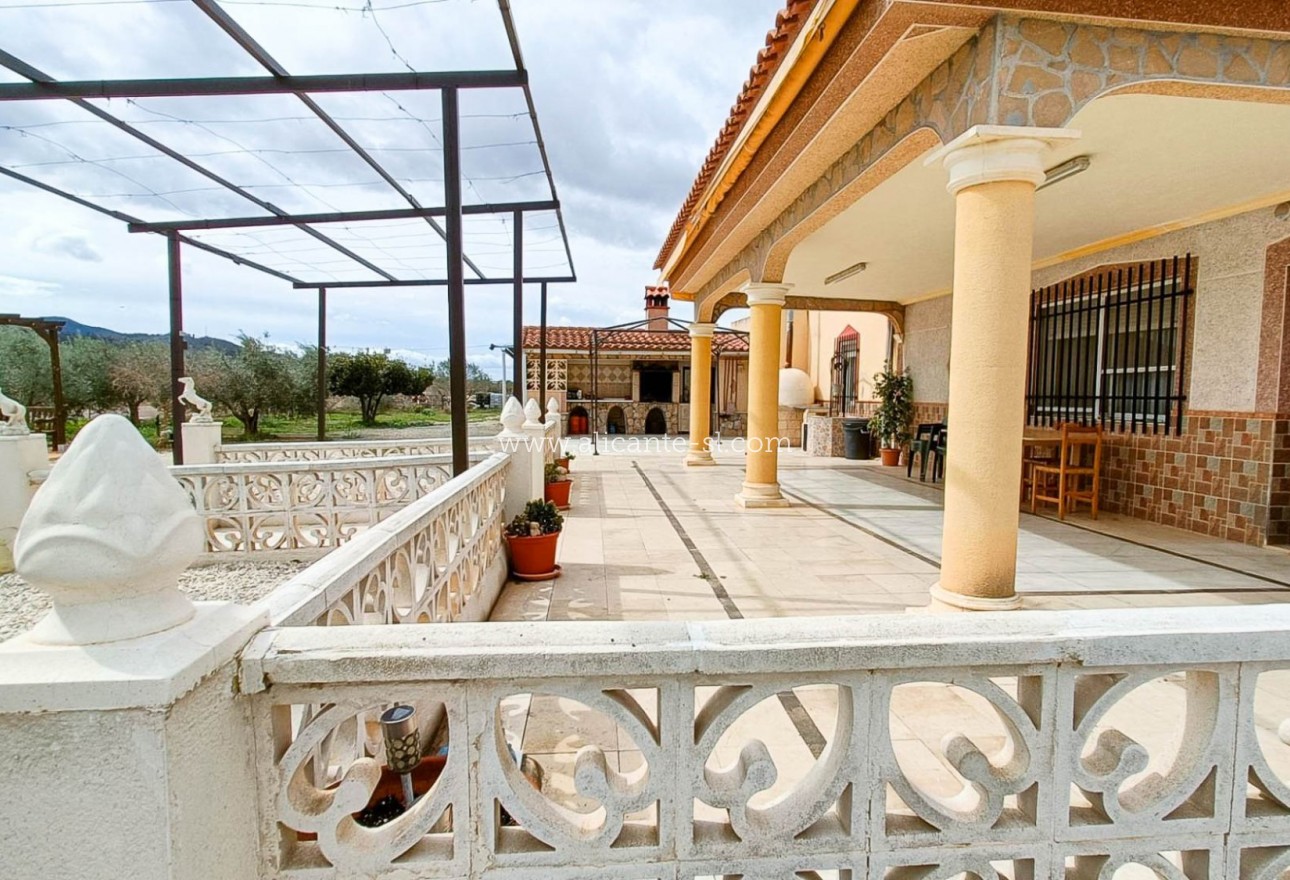 Sale - Villa  - Hondón de las Nieves