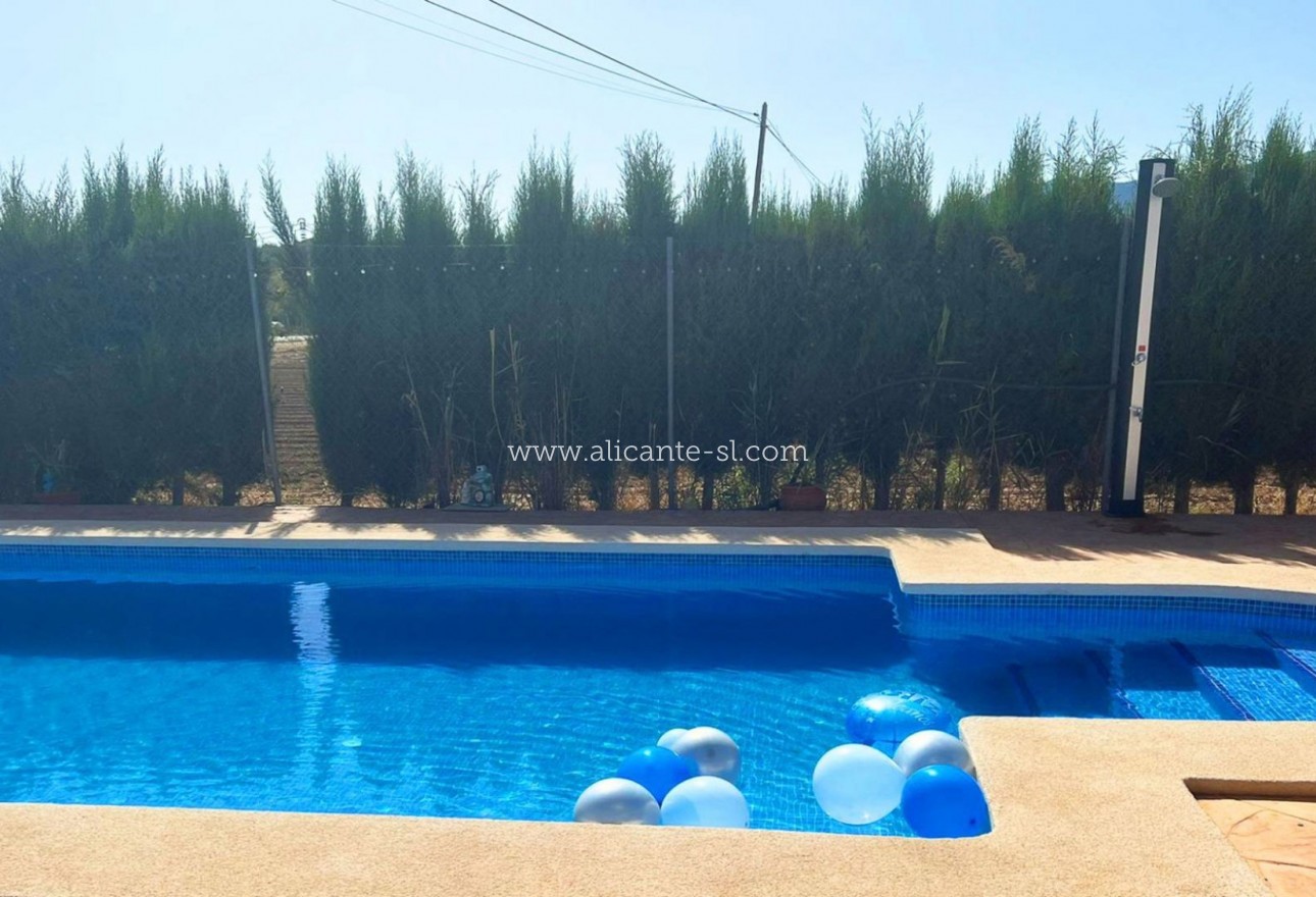 Sale - Villa  - Hondón de las Nieves