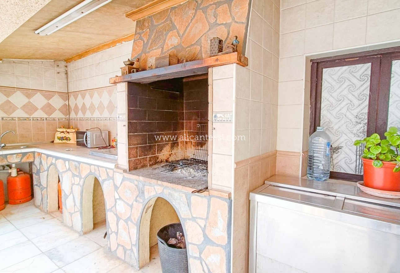 Sale - Villa  - Hondón de las Nieves