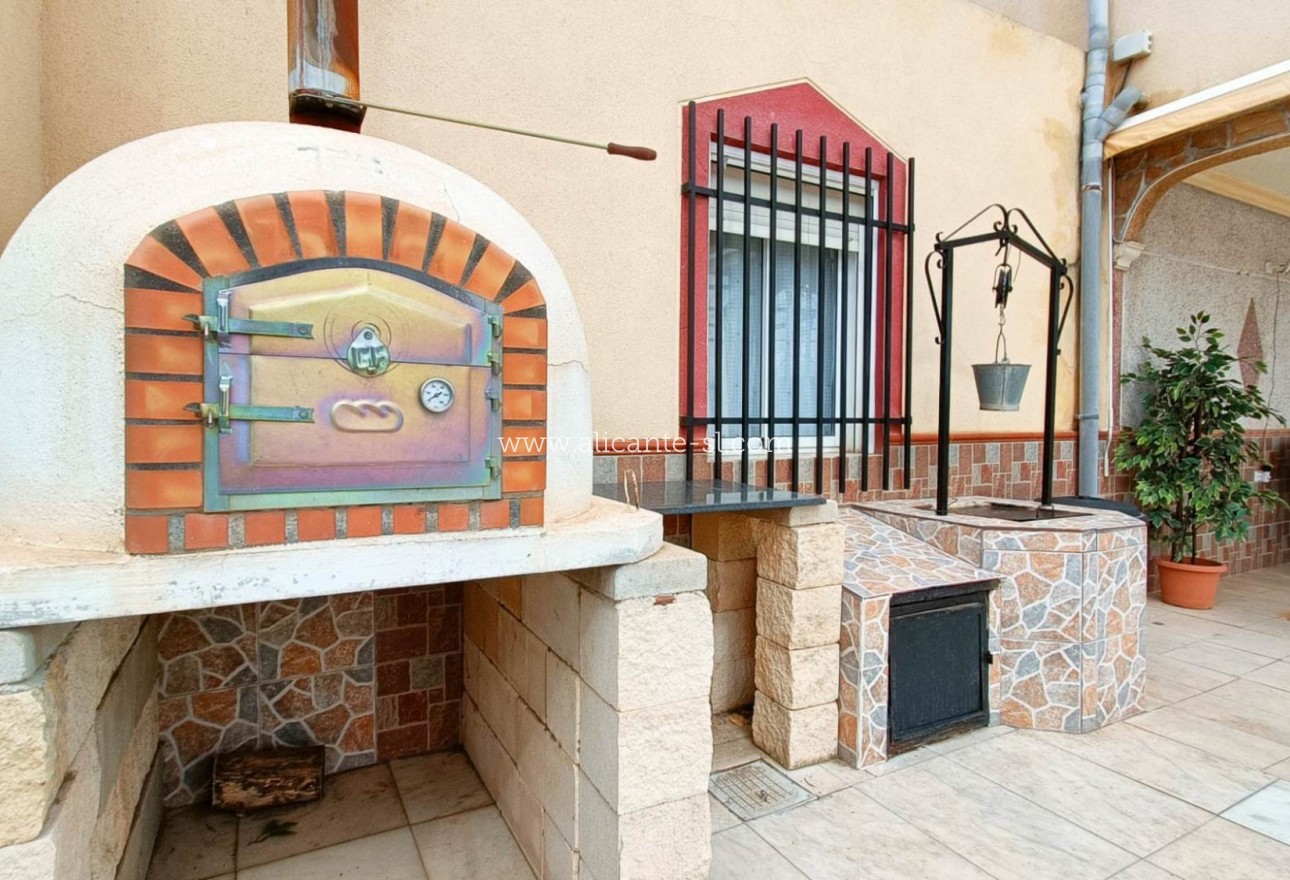 Sale - Villa  - Hondón de las Nieves