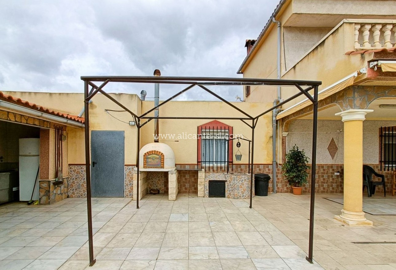 Sale - Villa  - Hondón de las Nieves