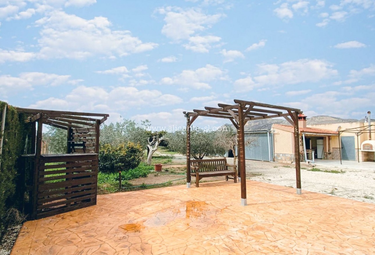 Sale - Villa  - Hondón de las Nieves