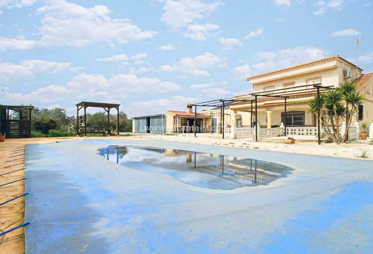 Sale - Villa  - Hondón de las Nieves