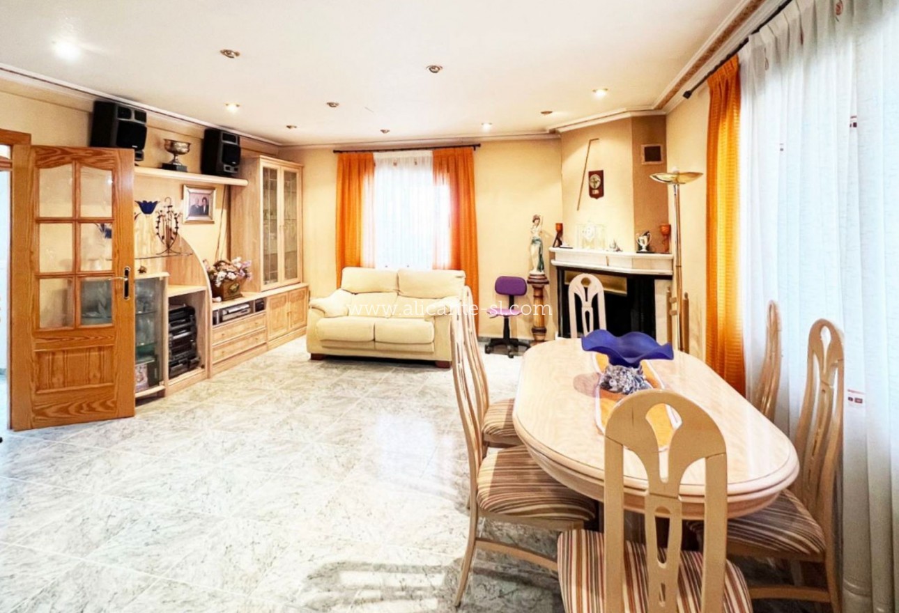 Sale - Villa  - La Romana