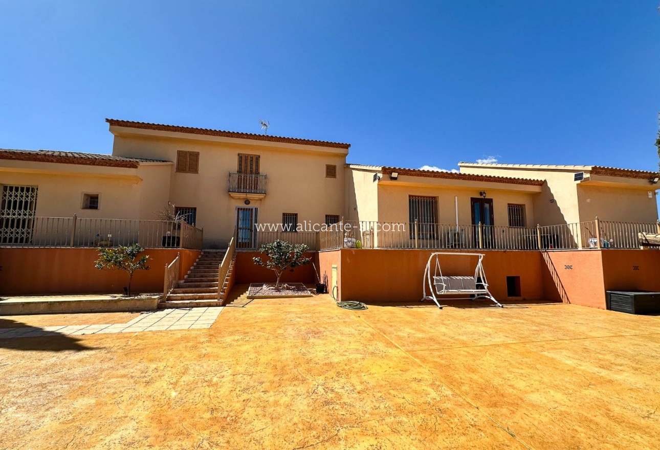 Sale - Villa  - La Romana