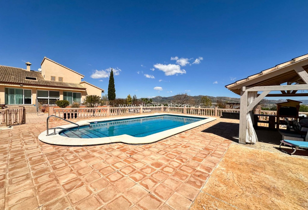 Sale - Villa  - La Romana