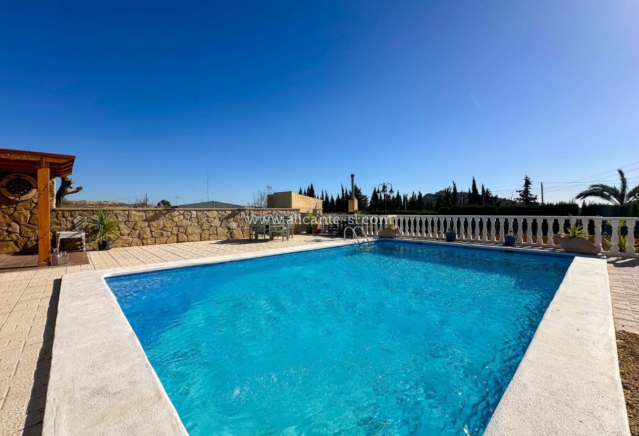 Sale - Villa  - La Romana