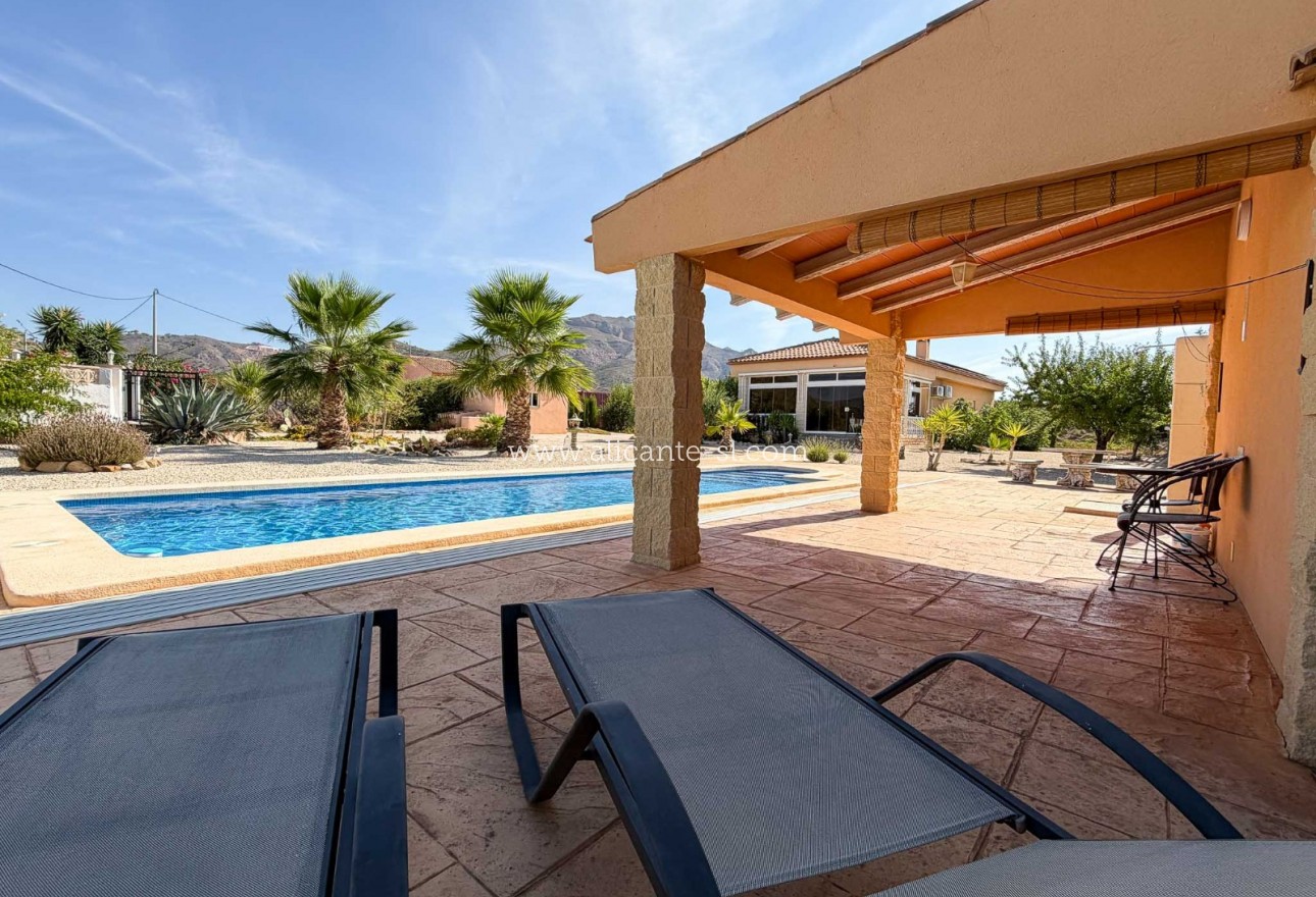 Sale - Villa  - Macisvenda