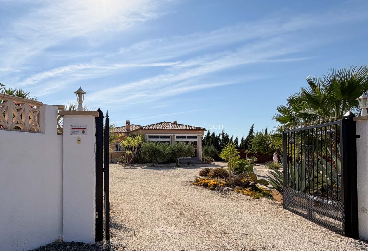 Sale - Villa  - Macisvenda