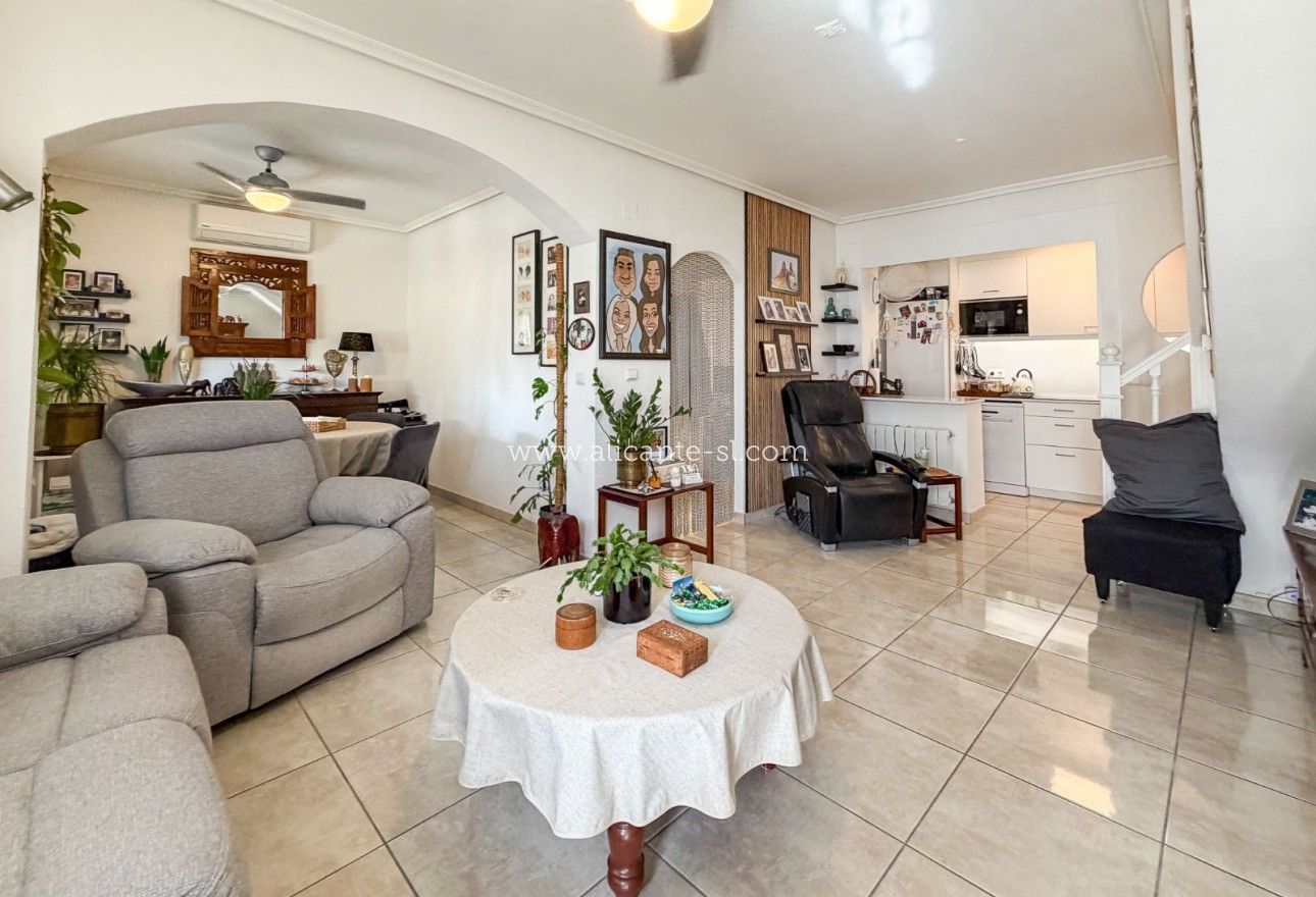 Sale - Villa  - Orihuela Costa - Los Altos
