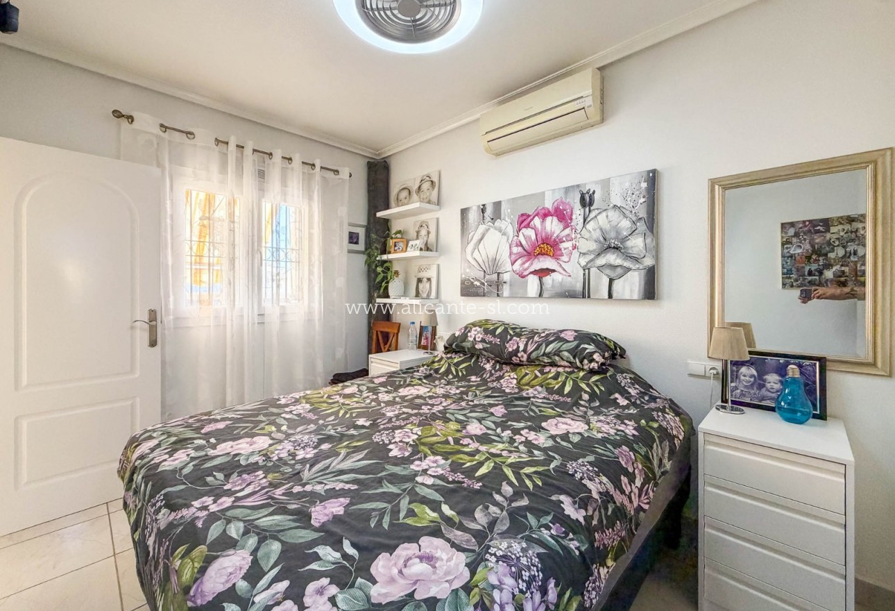 Sale - Villa  - Orihuela Costa - Los Altos