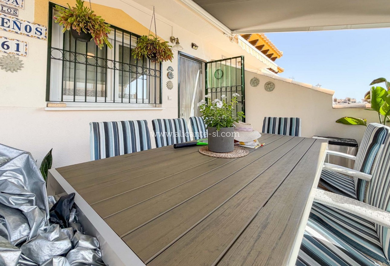 Sale - Villa  - Orihuela Costa - Los Altos