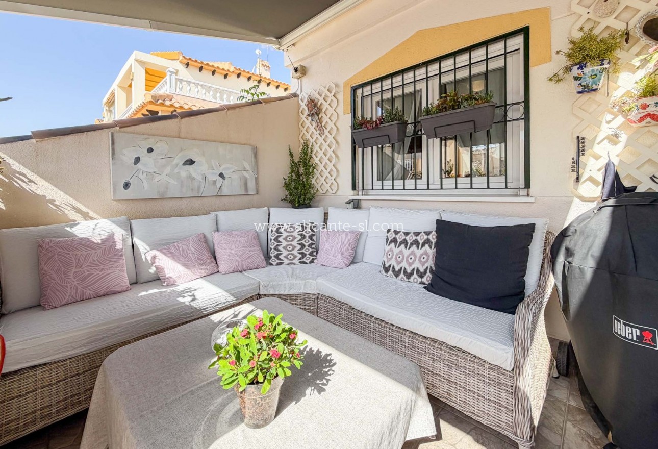 Sale - Villa  - Orihuela Costa - Los Altos