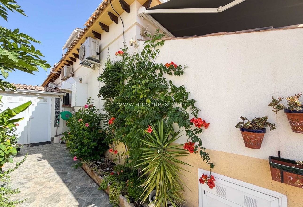 Sale - Villa  - Orihuela Costa - Los Altos