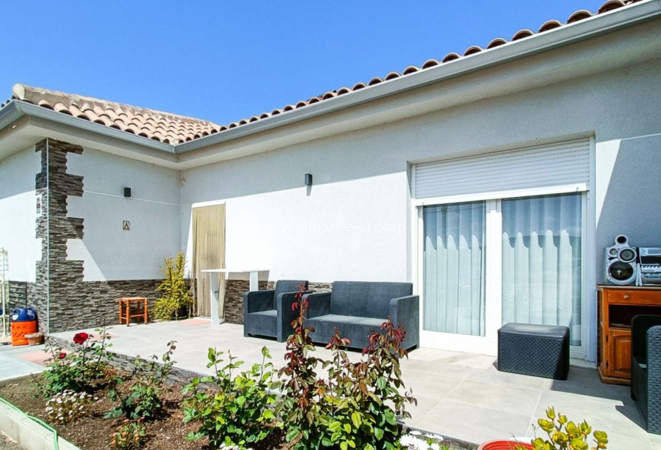 Sale - Villa  - Pinoso
