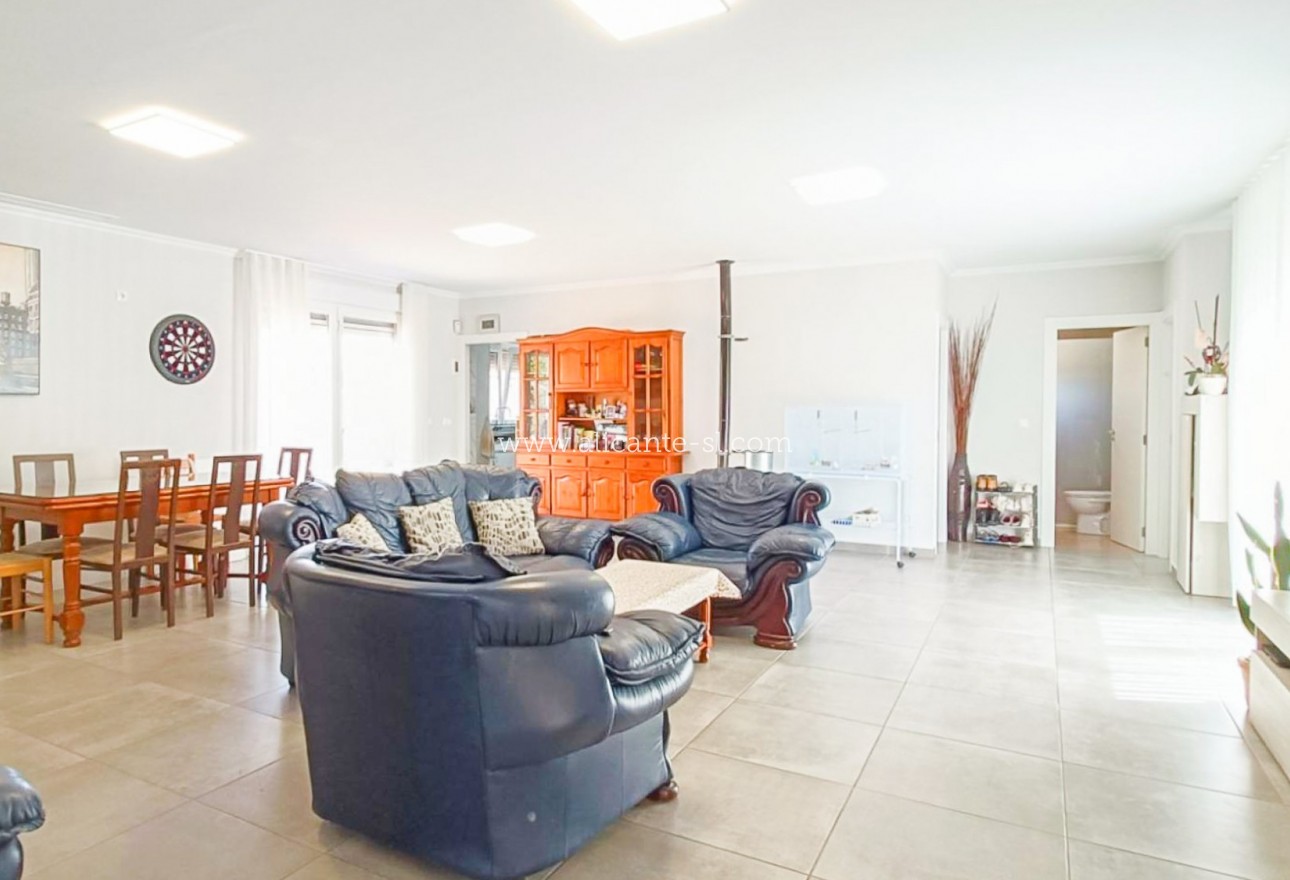 Sale - Villa  - Pinoso