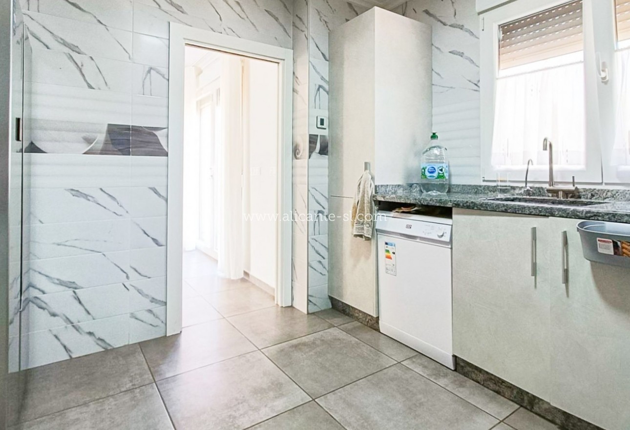 Sale - Villa  - Pinoso