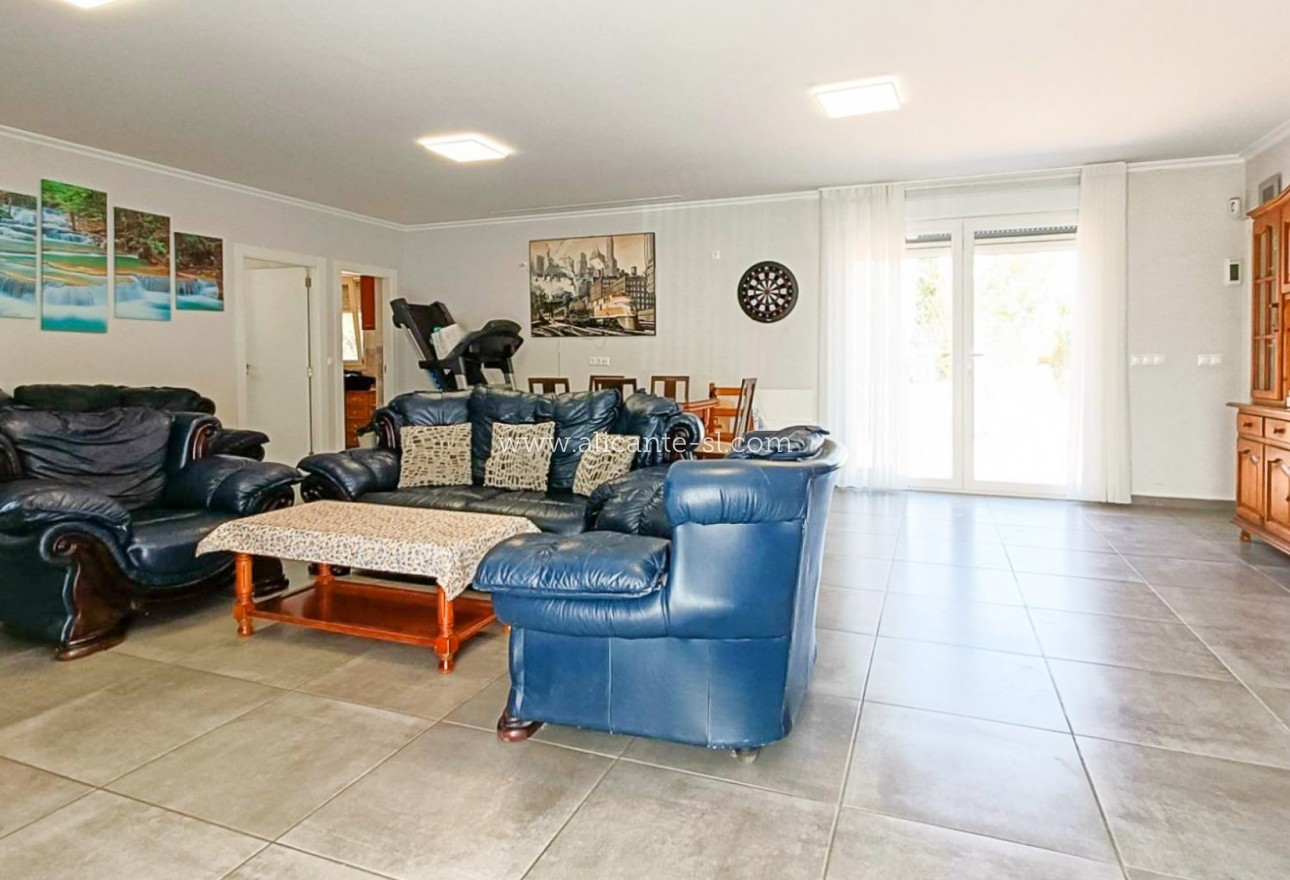 Sale - Villa  - Pinoso