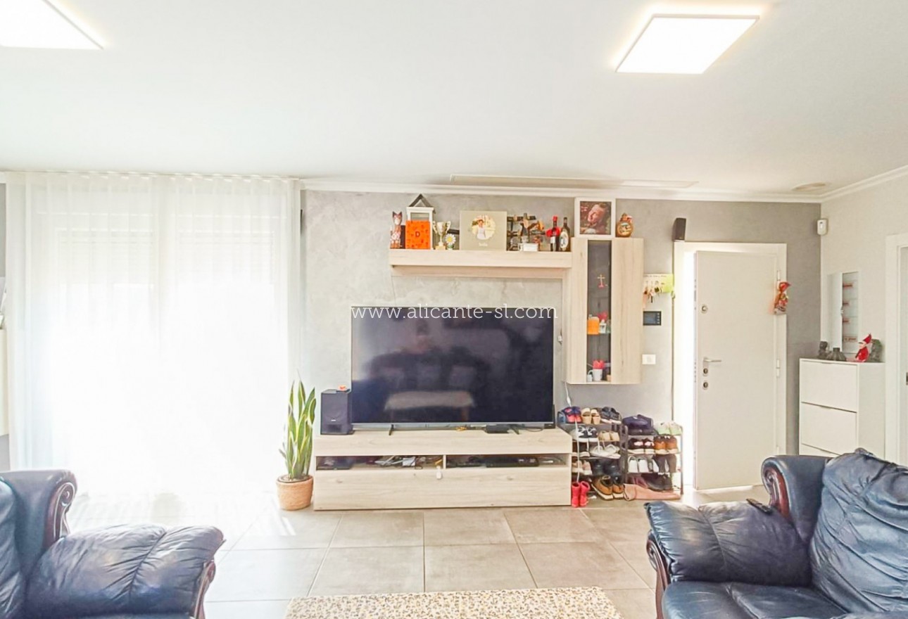 Sale - Villa  - Pinoso