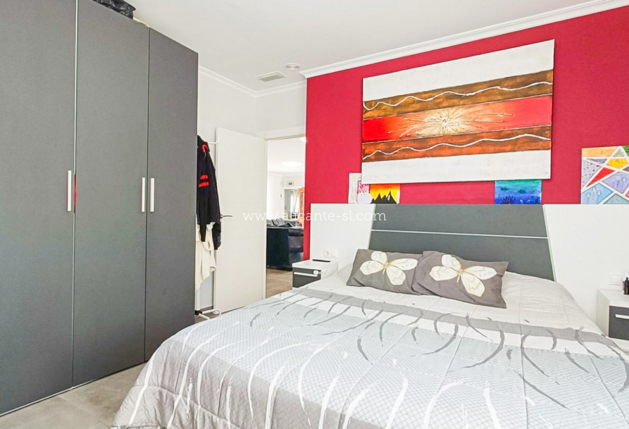 Sale - Villa  - Pinoso