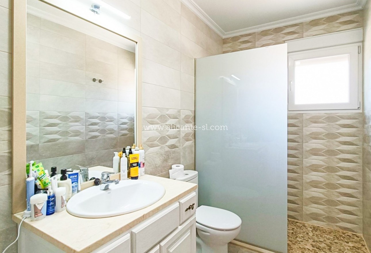 Sale - Villa  - Pinoso
