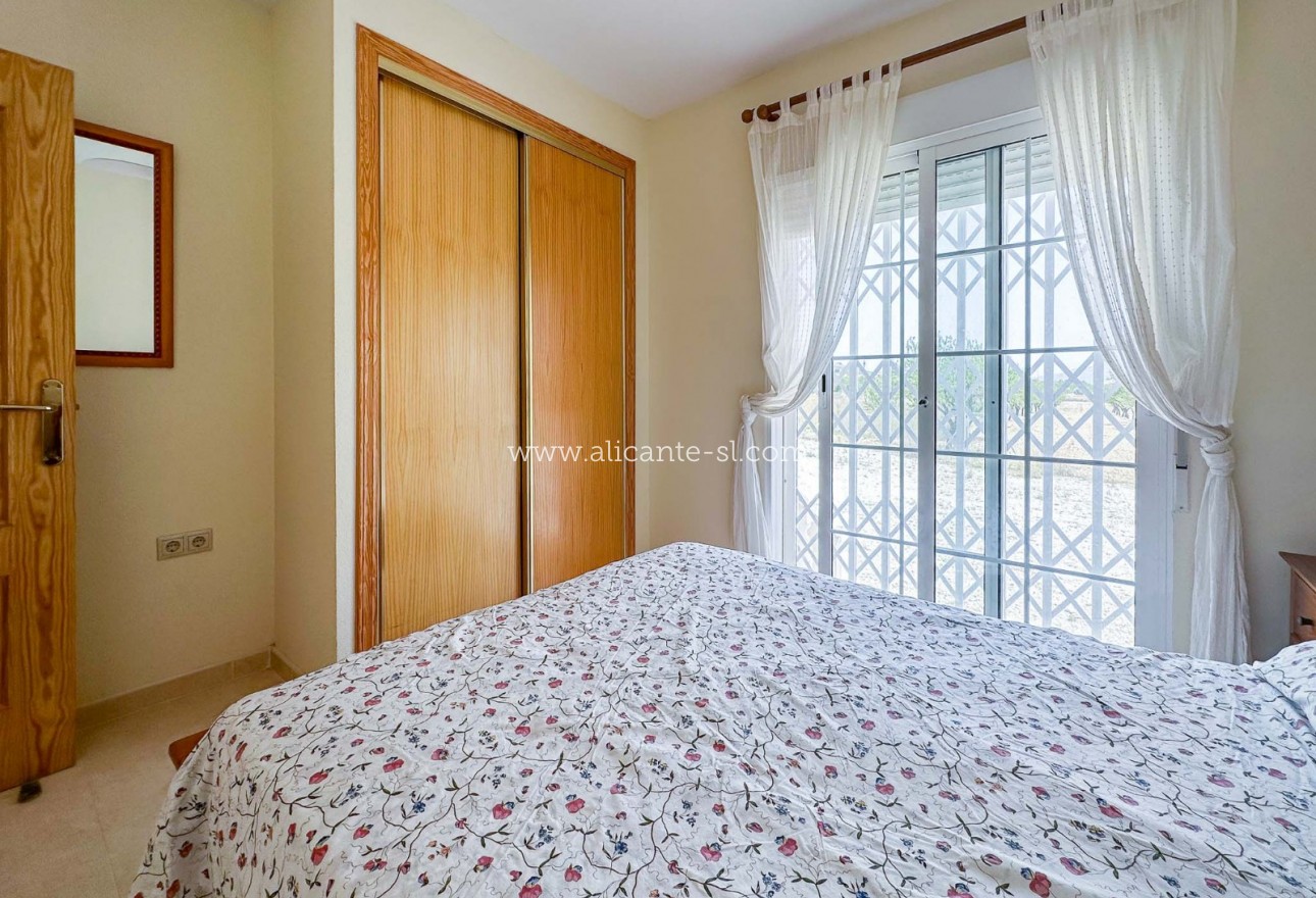 Sale - Villa  - Pinoso