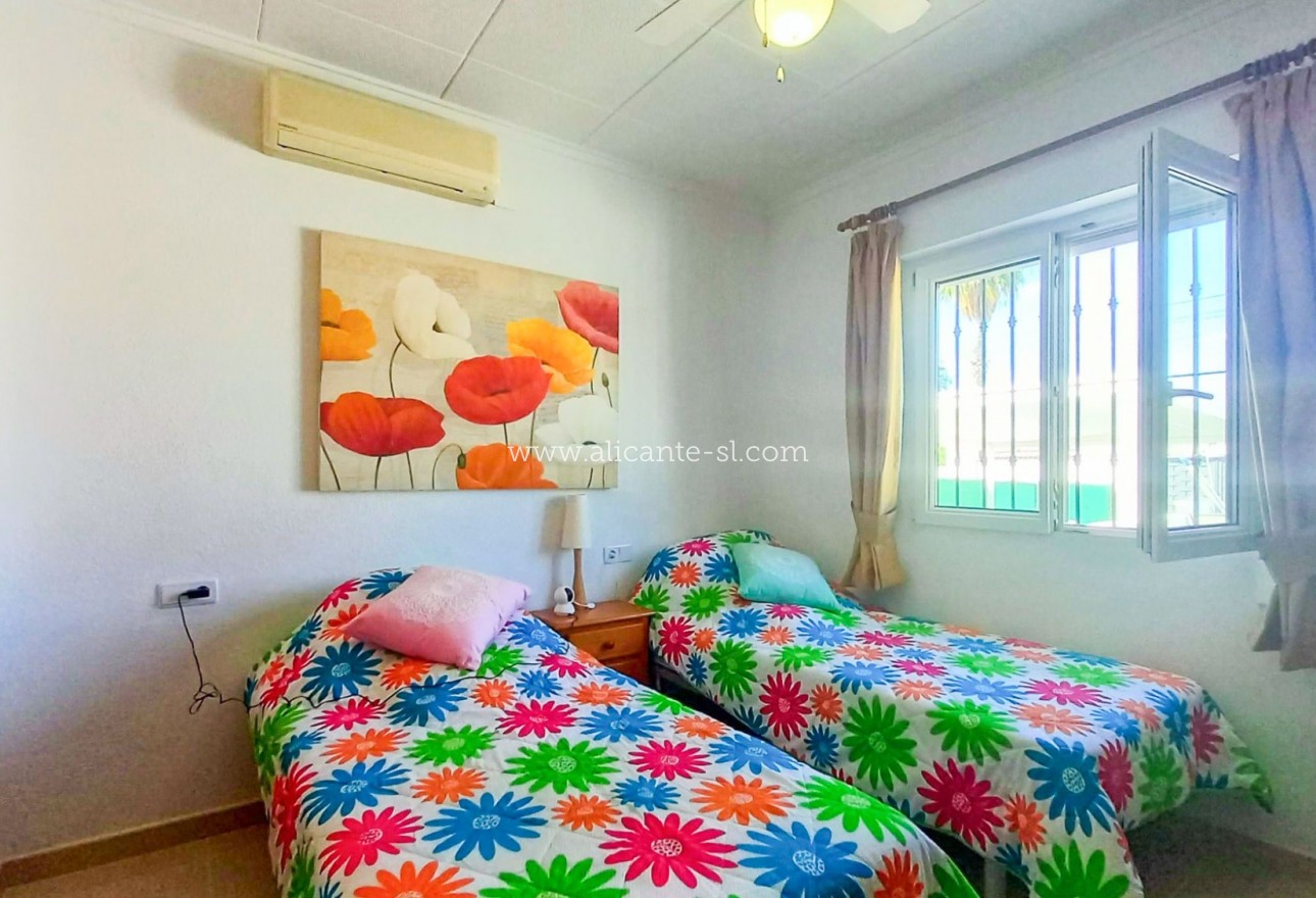 Sale - Villa  - Torrevieja - La Siesta - El Salado -  Torreta