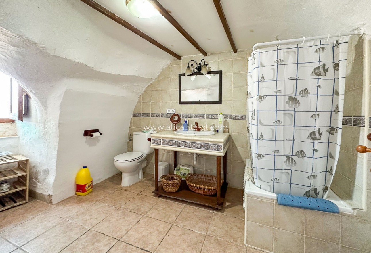 Venta - Casa de Cueva - La Romana