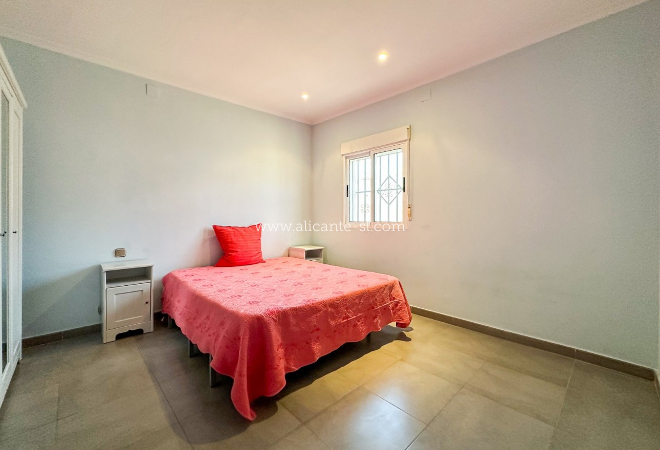 Venta - Villa  - Albatera