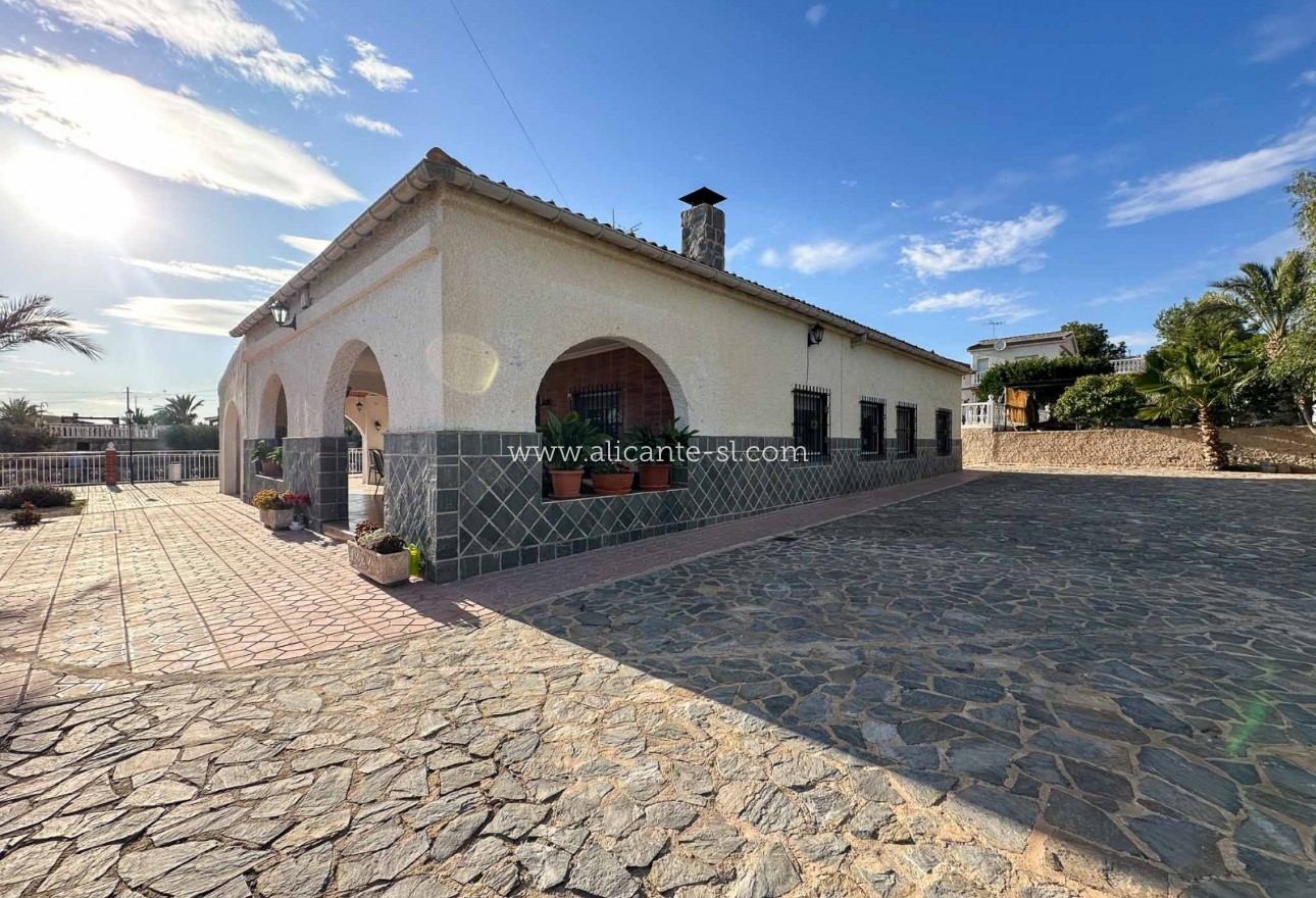 Venta - Villa  - Albatera