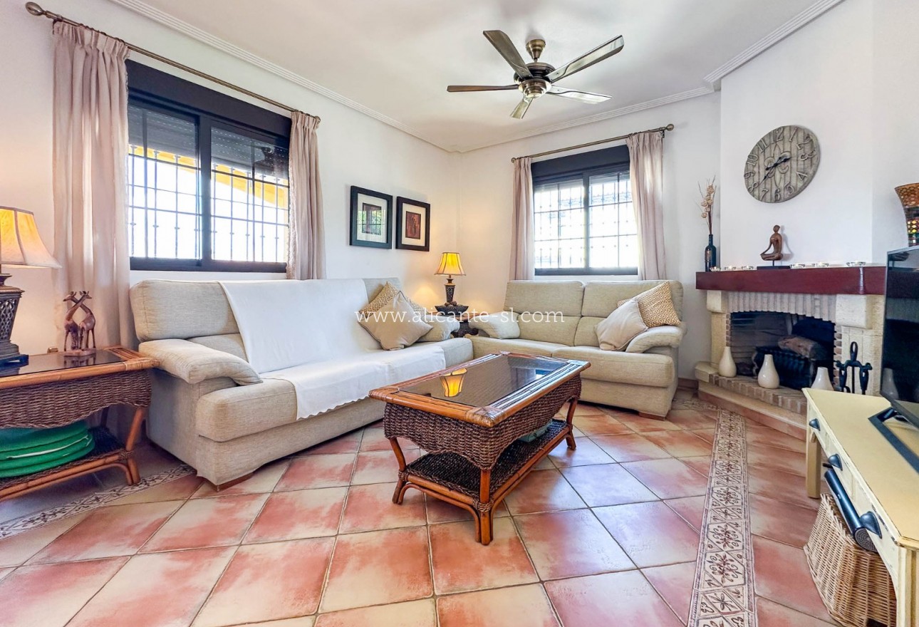 Venta - Villa  - Hondón de las Nieves