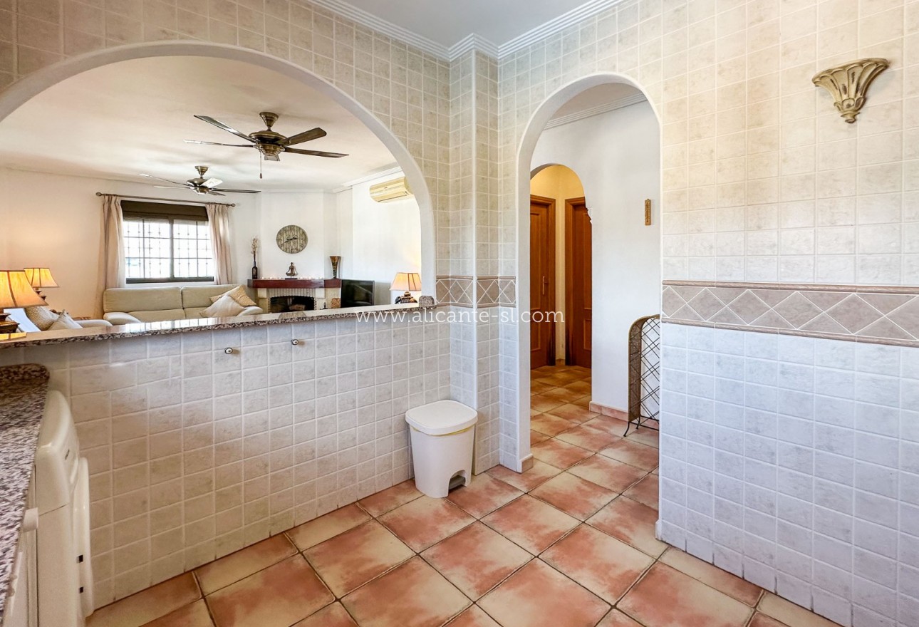 Venta - Villa  - Hondón de las Nieves