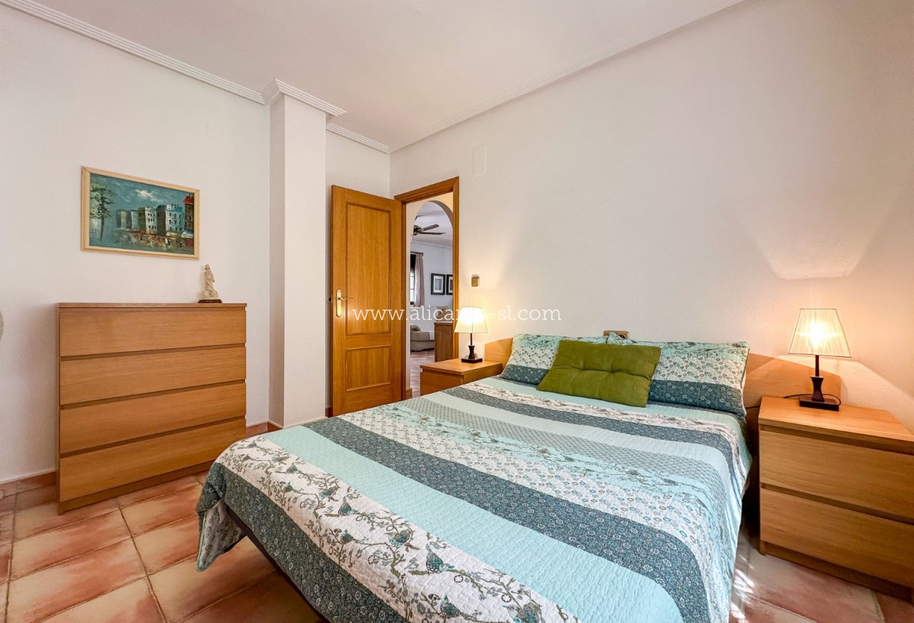 Venta - Villa  - Hondón de las Nieves