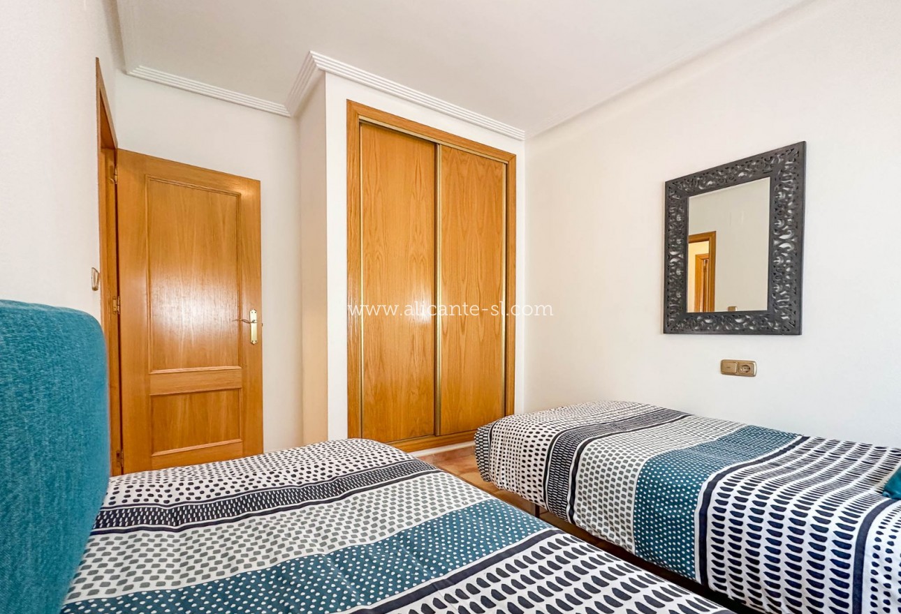 Venta - Villa  - Hondón de las Nieves