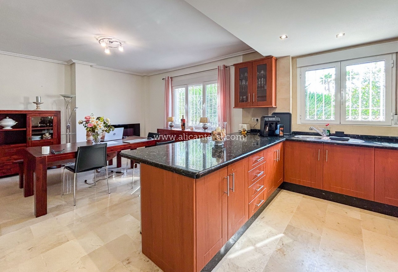 Venta - Villa  - Hondón de las Nieves