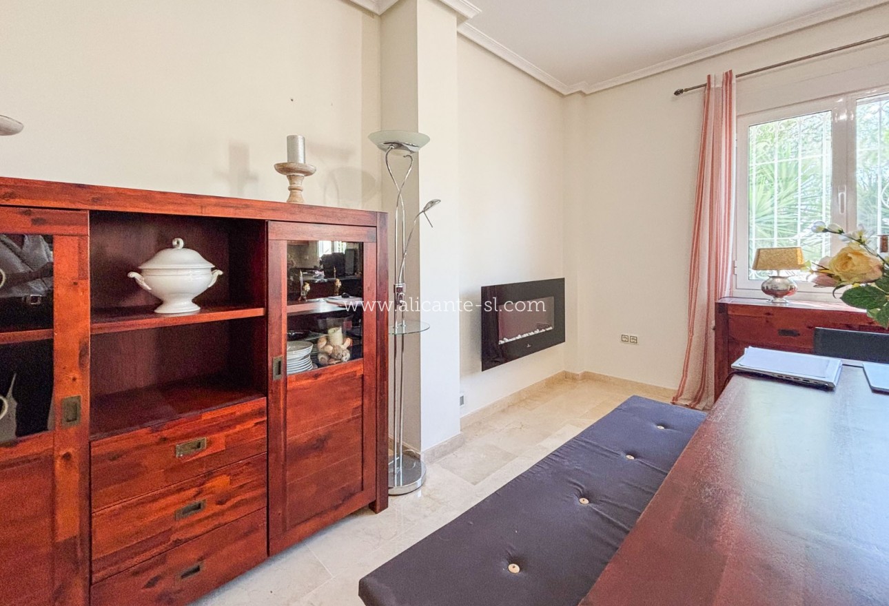 Venta - Villa  - Hondón de las Nieves