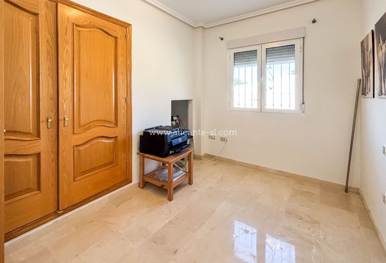 Venta - Villa  - Hondón de las Nieves